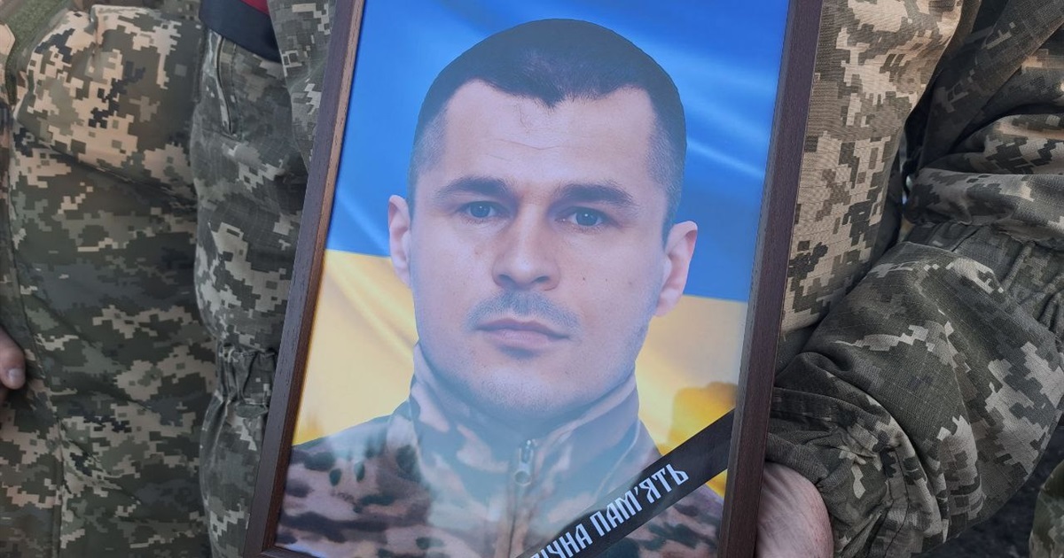 Рятував і захищав: у Гадячі попрощалися із загиблим Володимиром Трушем