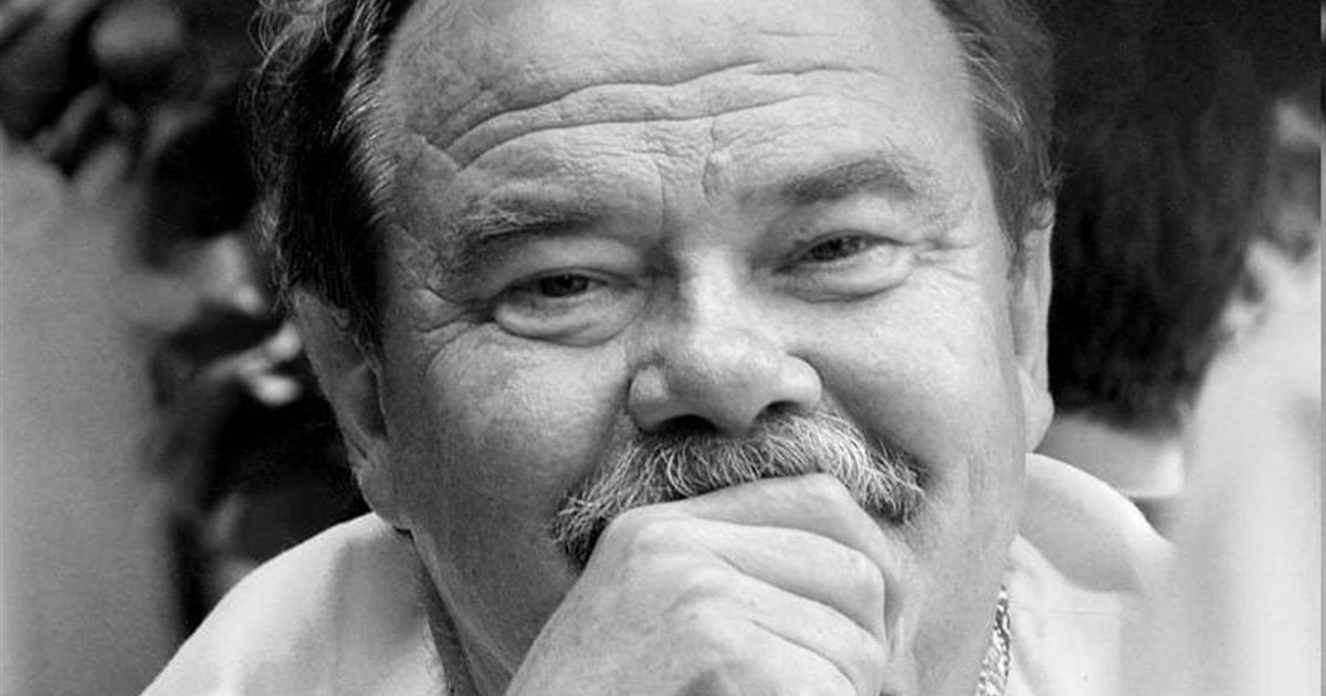 "Як заповіт залишив нам волю і любов до людей". Помер творець "Дзеркала тижня" Володимир Мостовий
