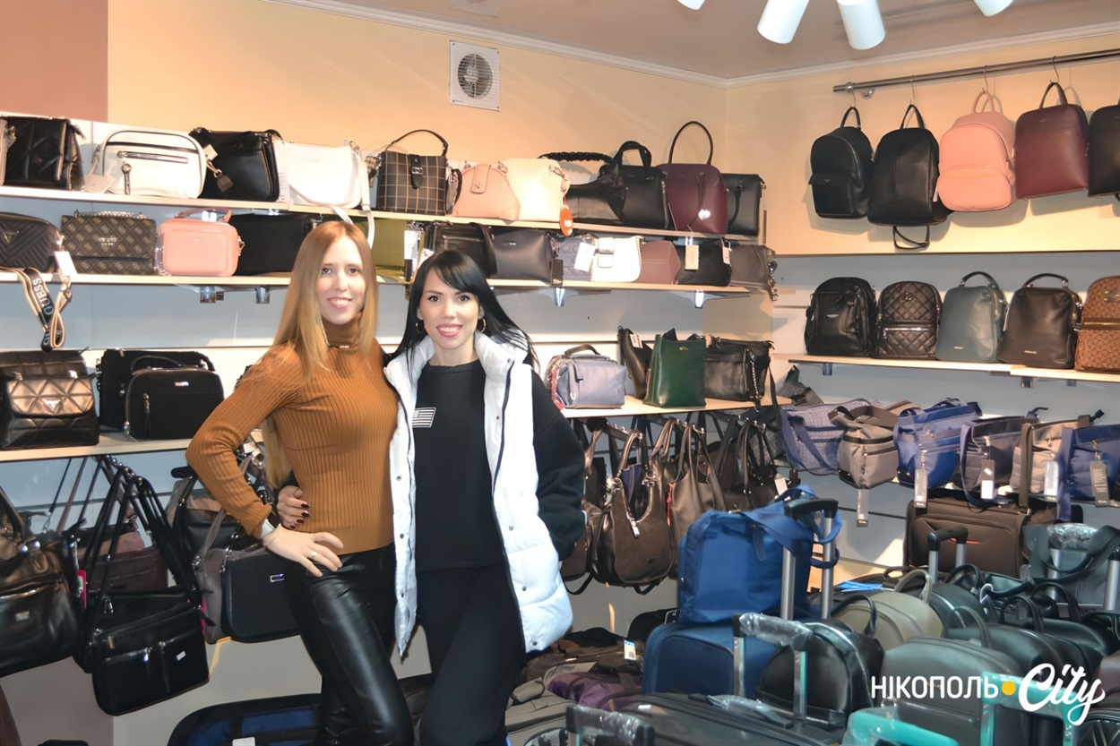 Олександра із сестрою