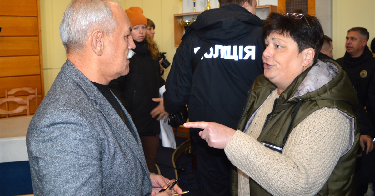 Голові Переяславської громади викликали «швидку» після розмови з людьми, які вимагали підтримати ЗСУ