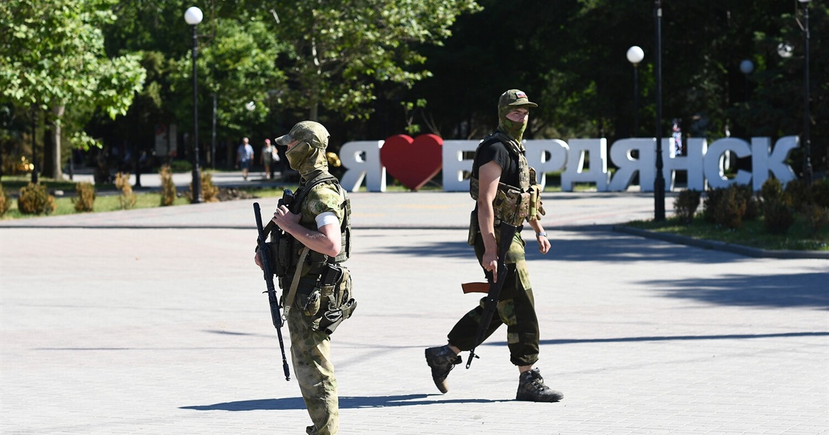 В Бердянську окупанти не припиняють рейди та тотальні обшуки