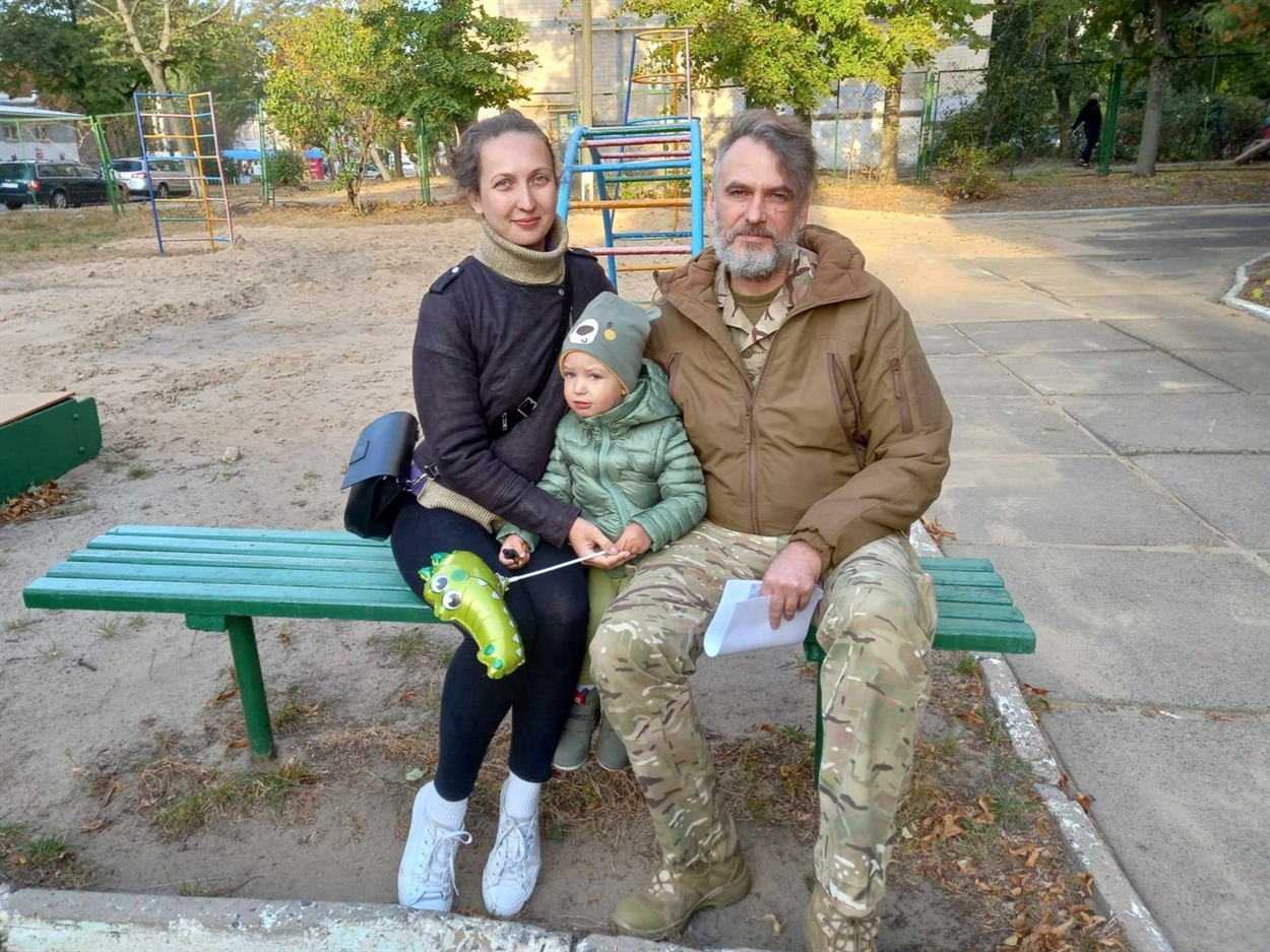 Олексій з дружиною виїхали з Луганська у травні 2014 року. Тоді активістам почали погрожувати розправою.