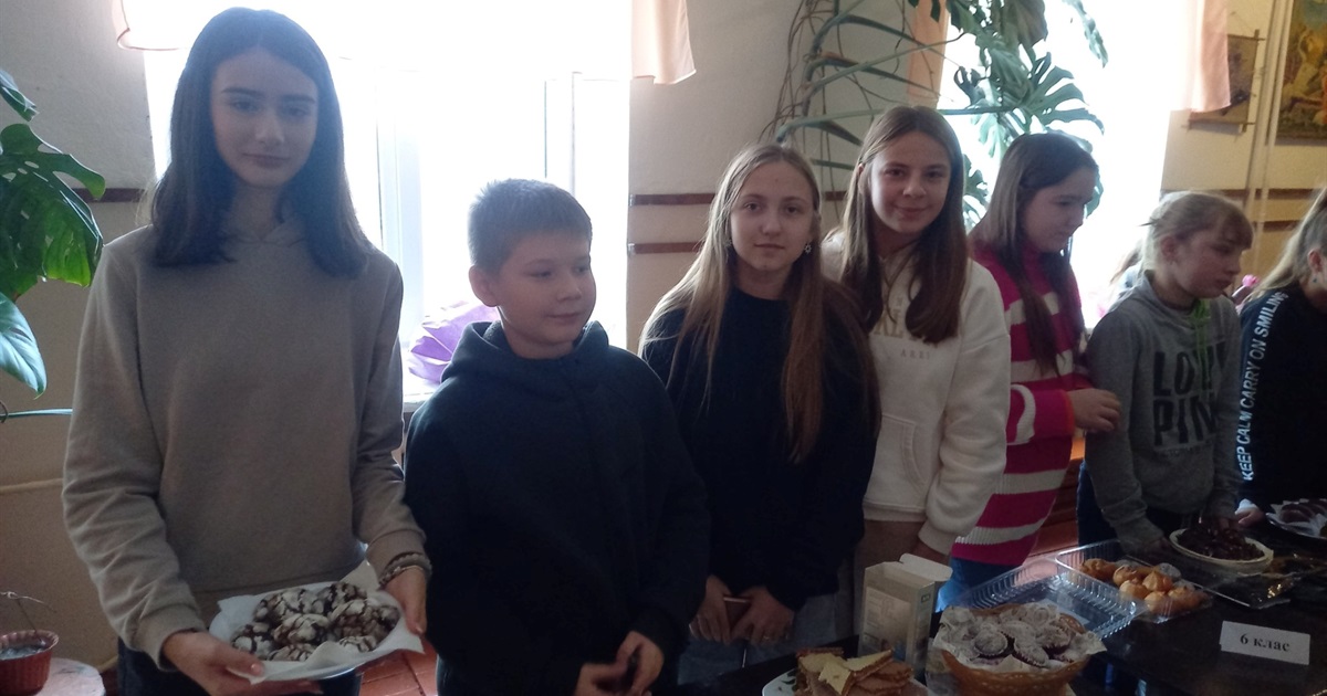 Новини воєнного часу. Старокостянтинівщина. Відкриття дошки, благодійний ярмарок, пожежа у будинку
