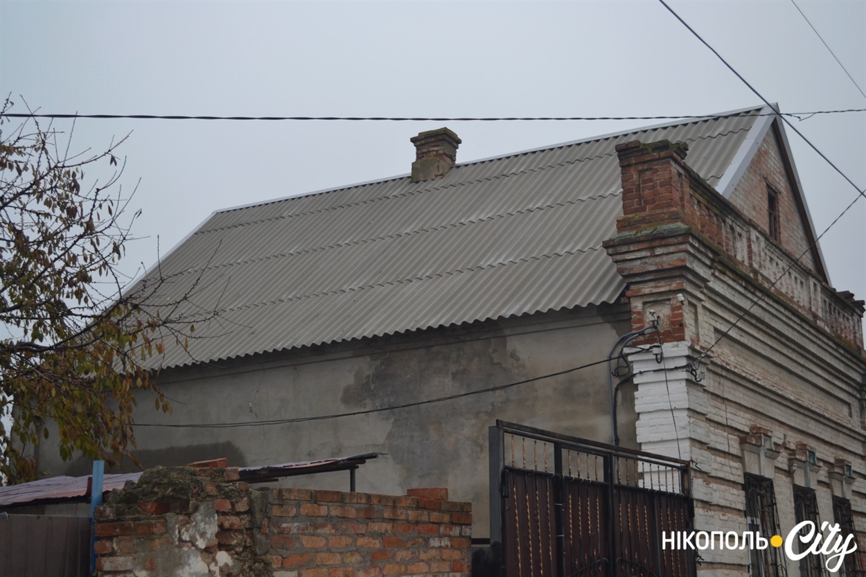 Відновлений дах в будинку Людмили Нагорнюк