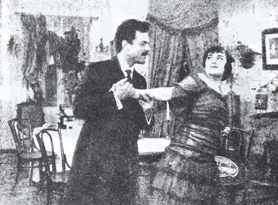 Кадр из фільму «Сонька — ​Золота ручка» (1915 рік). В ролі Соньки актриса Н. Гофман.