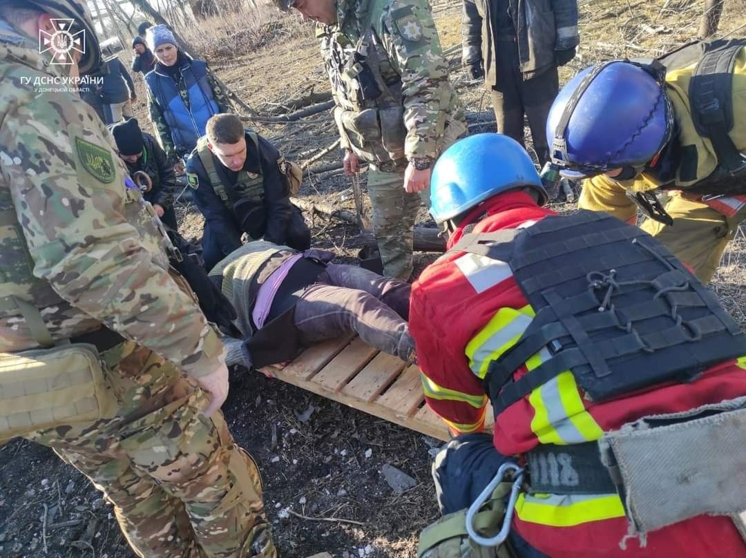 З-під завалів у Торецьку дістали чотирьох людей