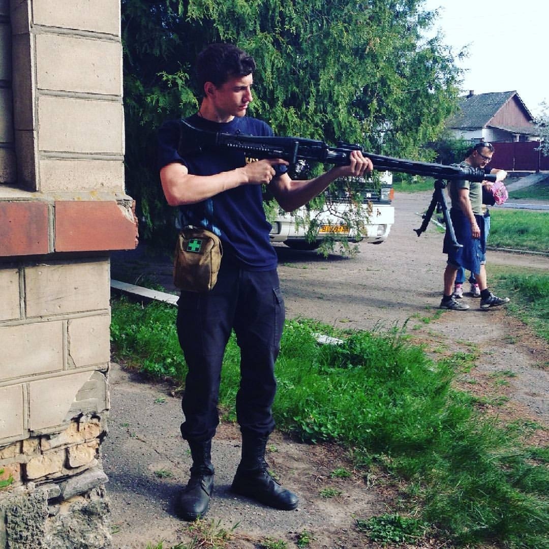 Ярослав ще підлітком захоплювався спортом, пізніше почав самостійно готуватися, аби стати сильним і витривалим
