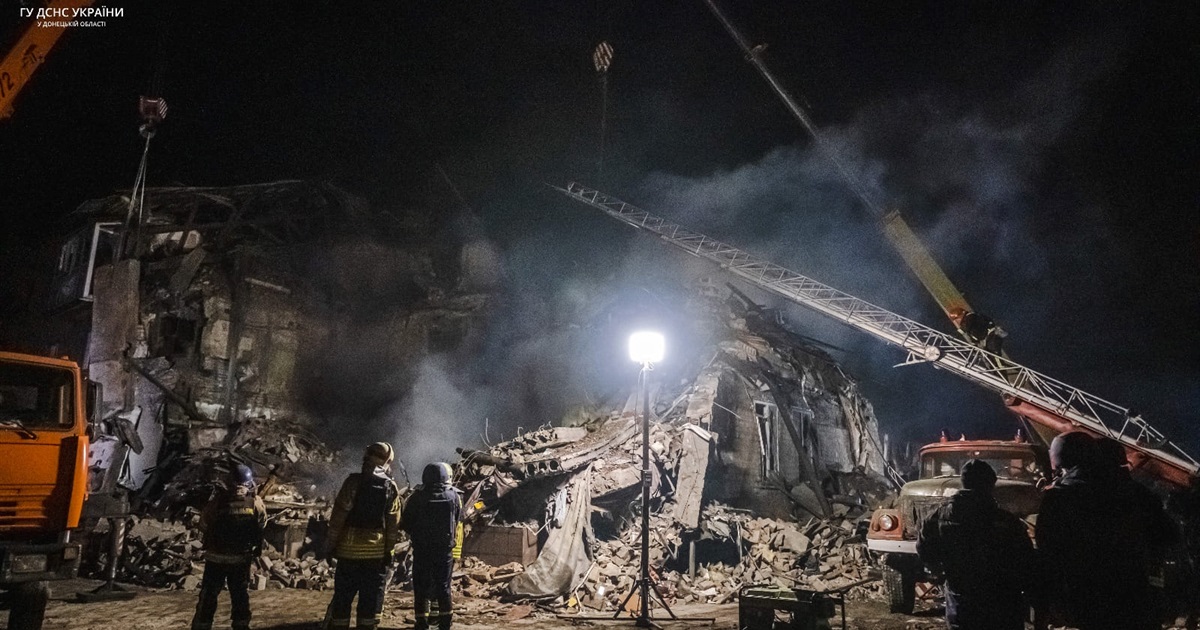 Ворог завдав удару по Покровському району шістьма ракета одночасно. Серед постраждалих є діти