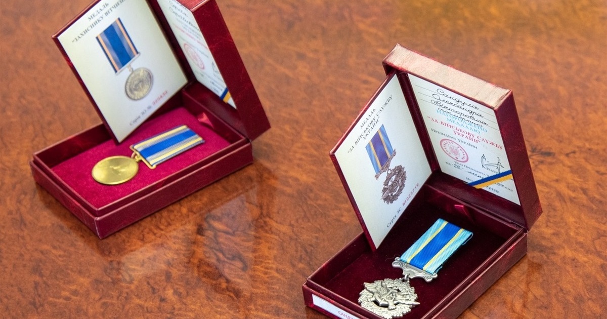У Нікополі вручили нагороди родинам полеглих військових та захиснику України