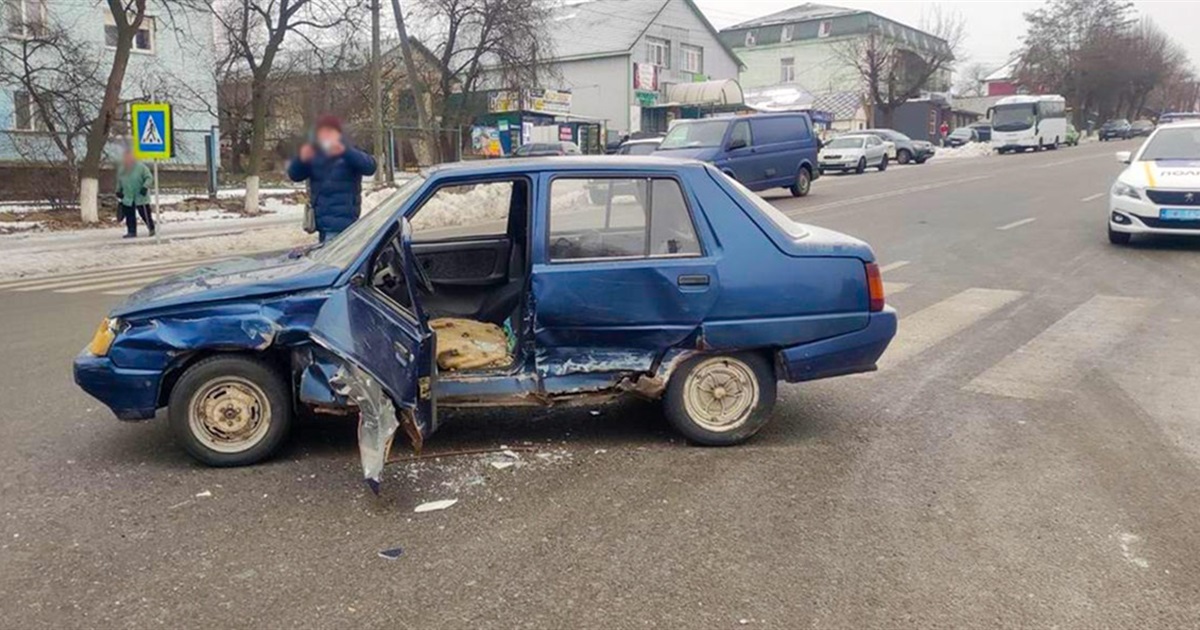 Потрійне зіткнення на дорозі в Кагарлику: є постраждалий