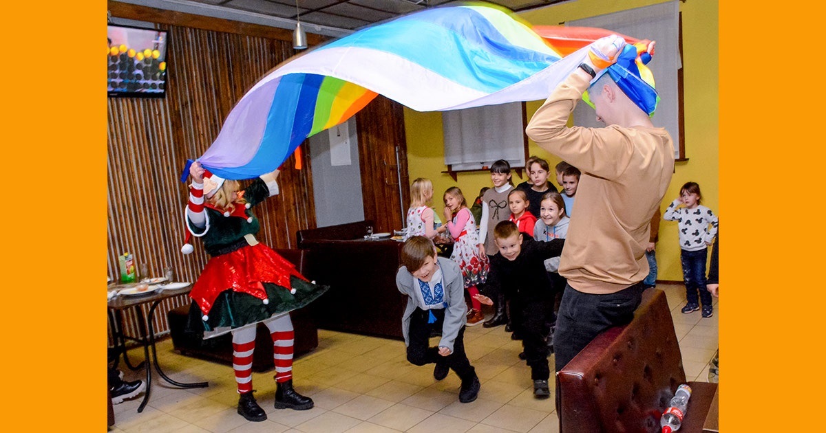 Яскраві враження та подарунки: благодійний захід для дітей в «Мандарині» в Кагарлику