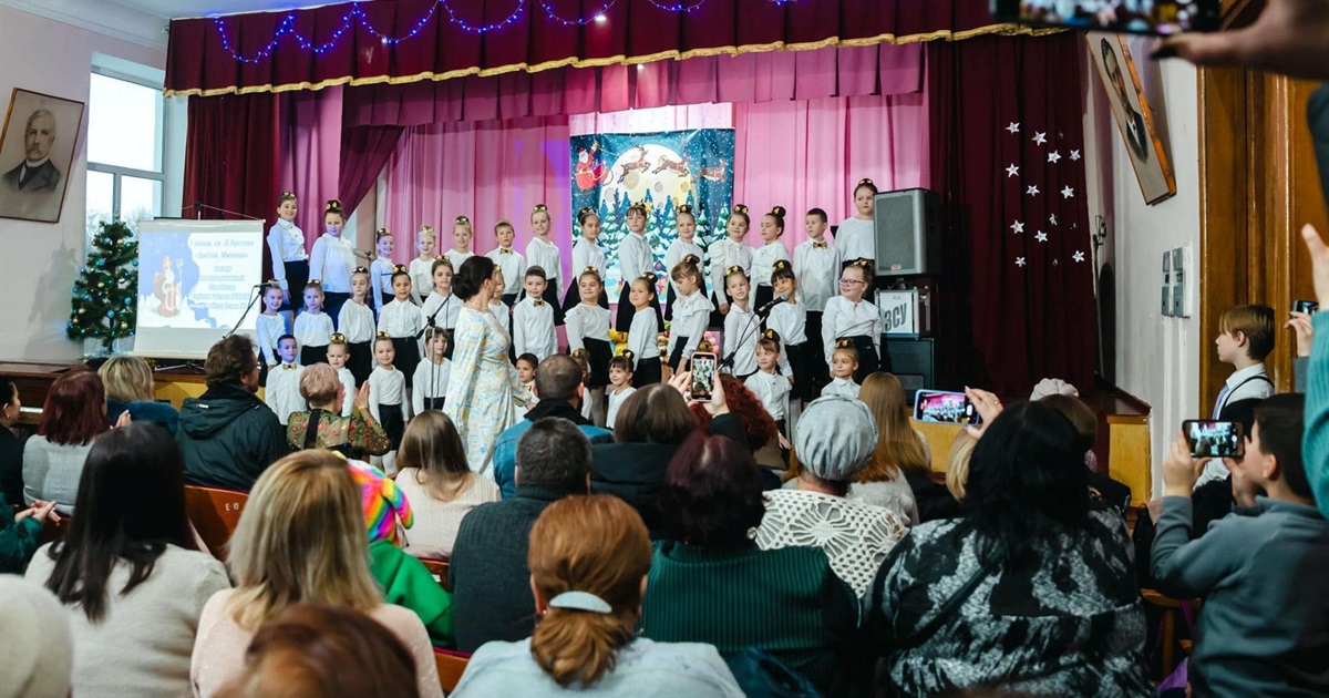 У Ніжинській музичній школі відбувся святковий благодійний концерт «Миколай мандрує світом»