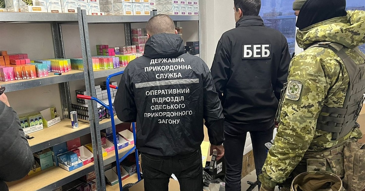 Зловмисник на Одещині виготовляли та збували електронні сигарети без акцизу (ВІДЕО)