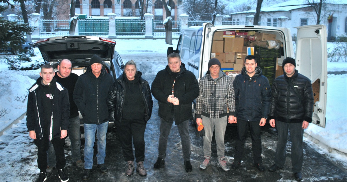 Технічне обладнання на 4 мільйони та харчування: золотонісці відвідали земляків на передовій