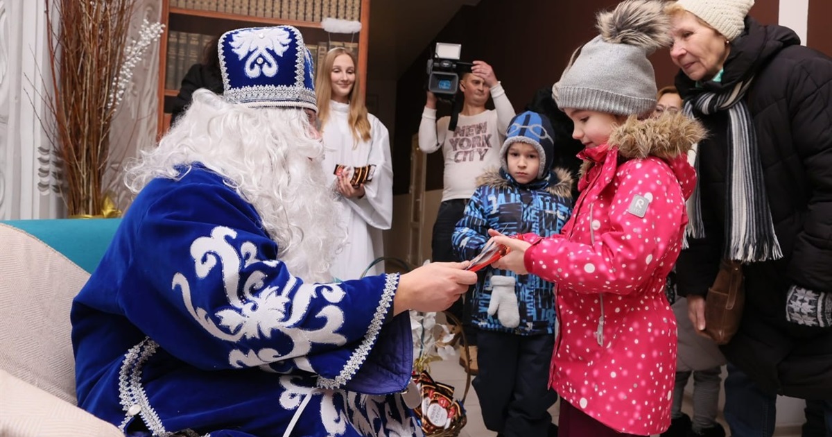 У резиденції Святого Миколая розповіли, скільки діток відвідали свято в Ірпені та запросили на фото