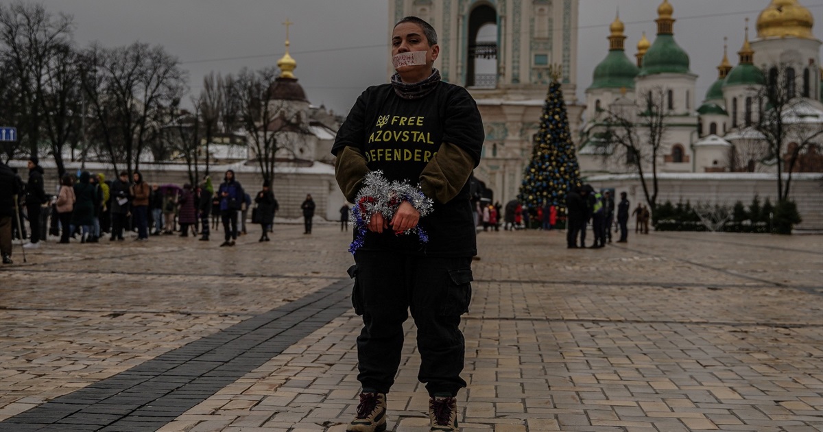 В полоні на свята. Рідні полонених військових влаштували акцію в центрі Києва