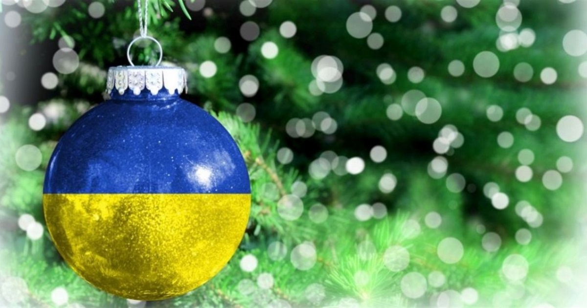 Чи доречні ялинки, подарунки та святкові столи, коли в країні війна? Психологиня дала відповідь