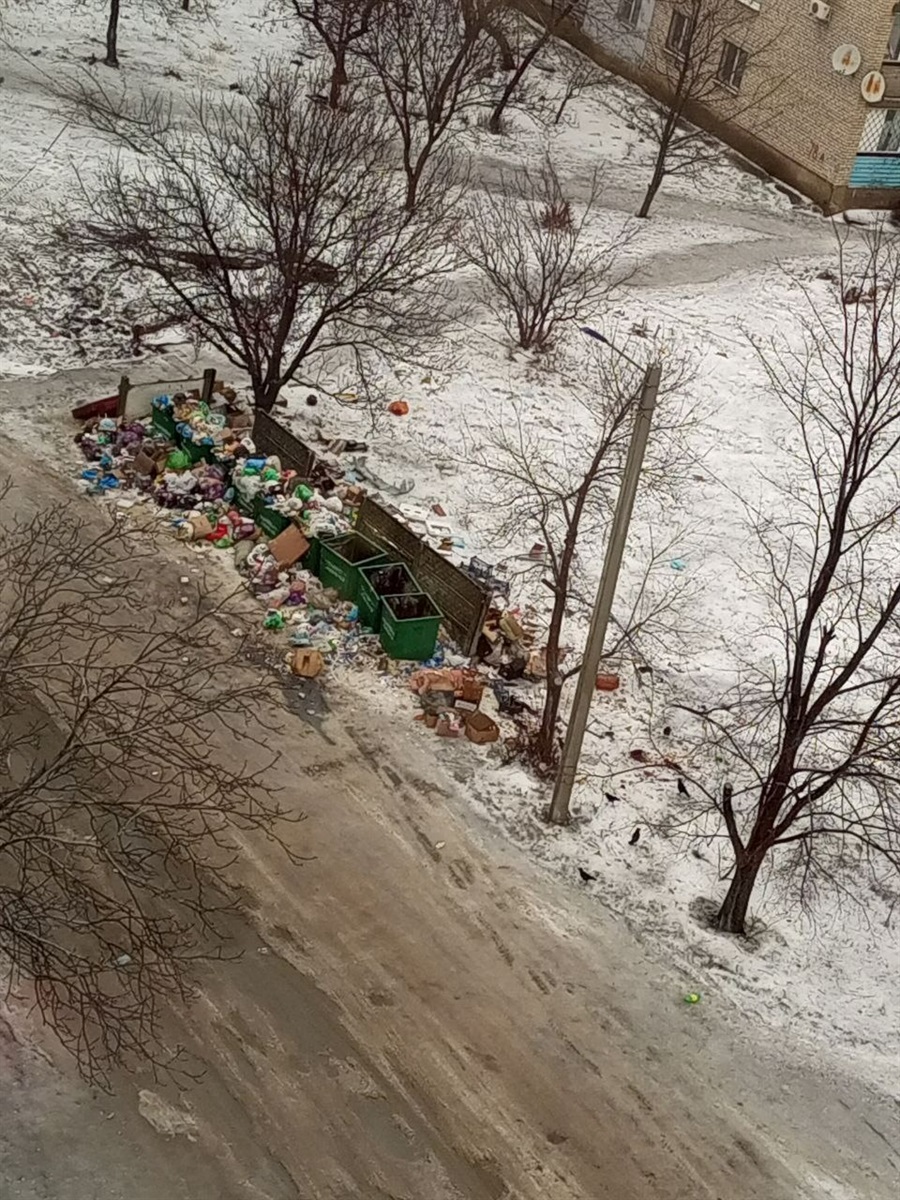 Вулиці тимчасово окупованого Сєвєродонецька поступово перетворюються на смітник.