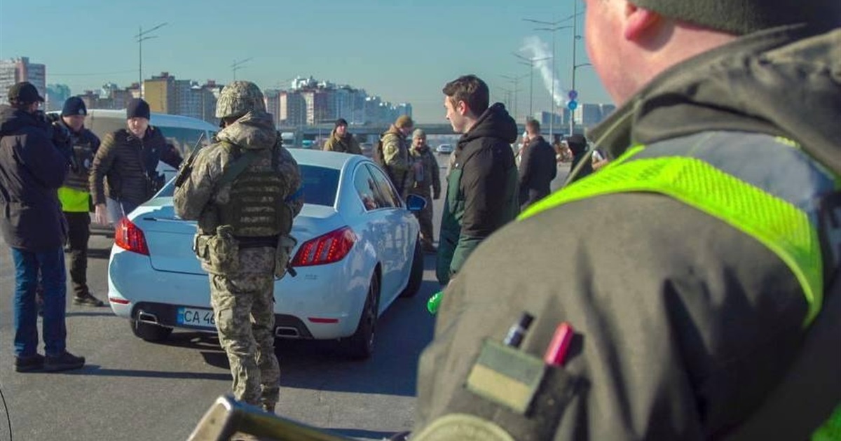 В Києві з'явилось багато блокпостів: навіщо їх встановили та чи можна там отримати повістку від ТЦК