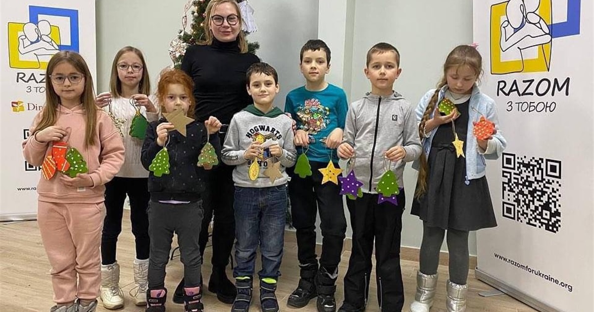 Розпис іграшок та гільз і мандариновий майстер-клас: в Ірпені та Бучі дітей залучають до творчості