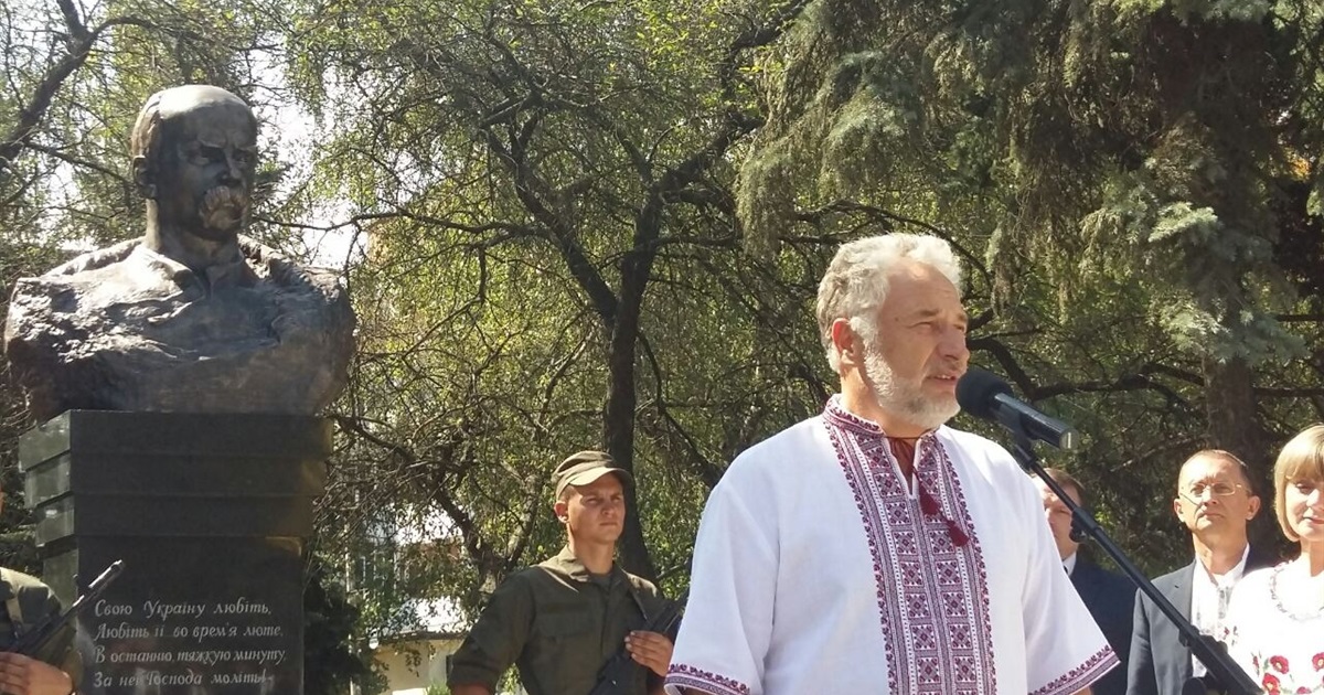 Стоїть Шевченко — стоїть і Вугледар. Дивіться на пам'ятник Кобзареві у зруйнованому місті