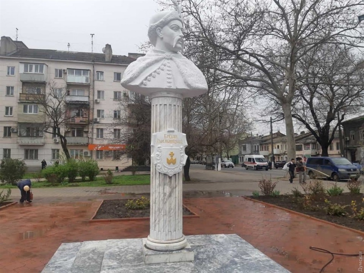 Пам'ятник Хмельницькому в Одесі 2002 року (чупа-чупс)