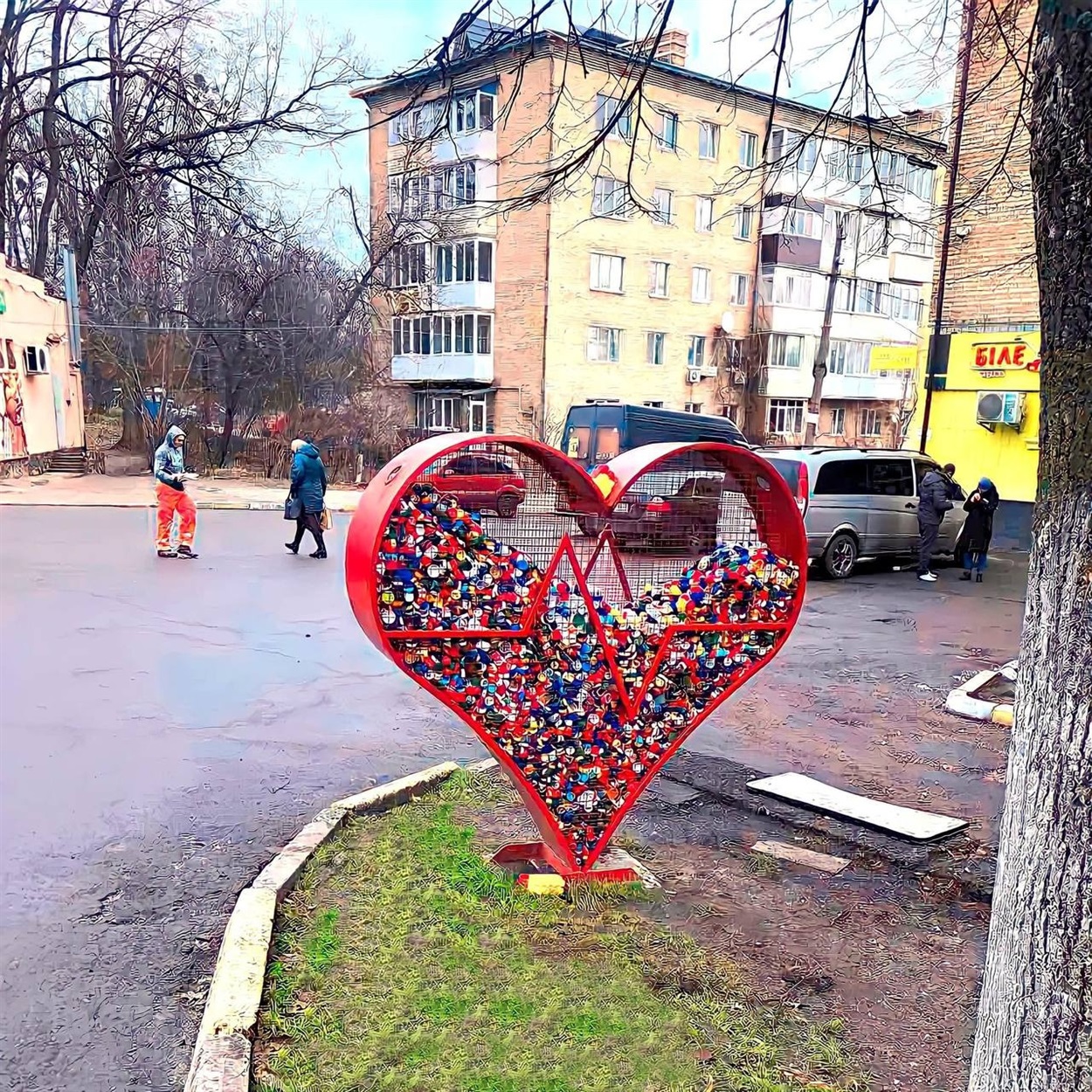 Кришечки рятують дітей 
