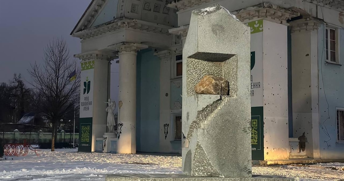 Мистецтво привертає увагу до зруйнованої культури: в Ірпені встановили скульптуру японського митця