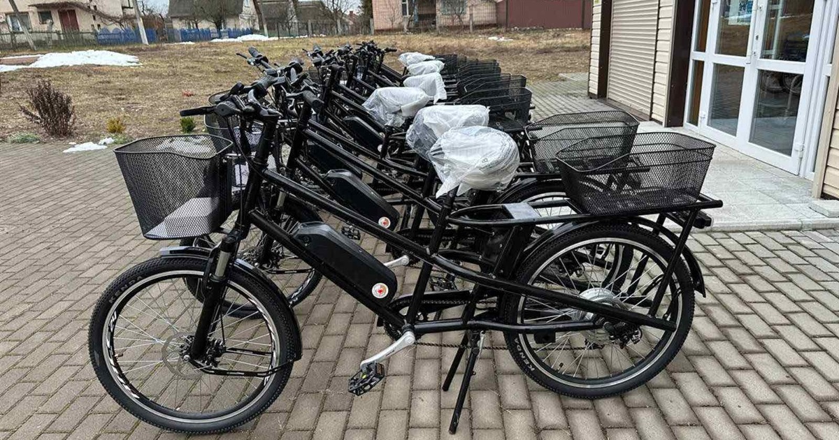П'ятнадцять електровелосипедів для фельдшерів Корюківщини придбали в рамках програми «Лікарі світу»