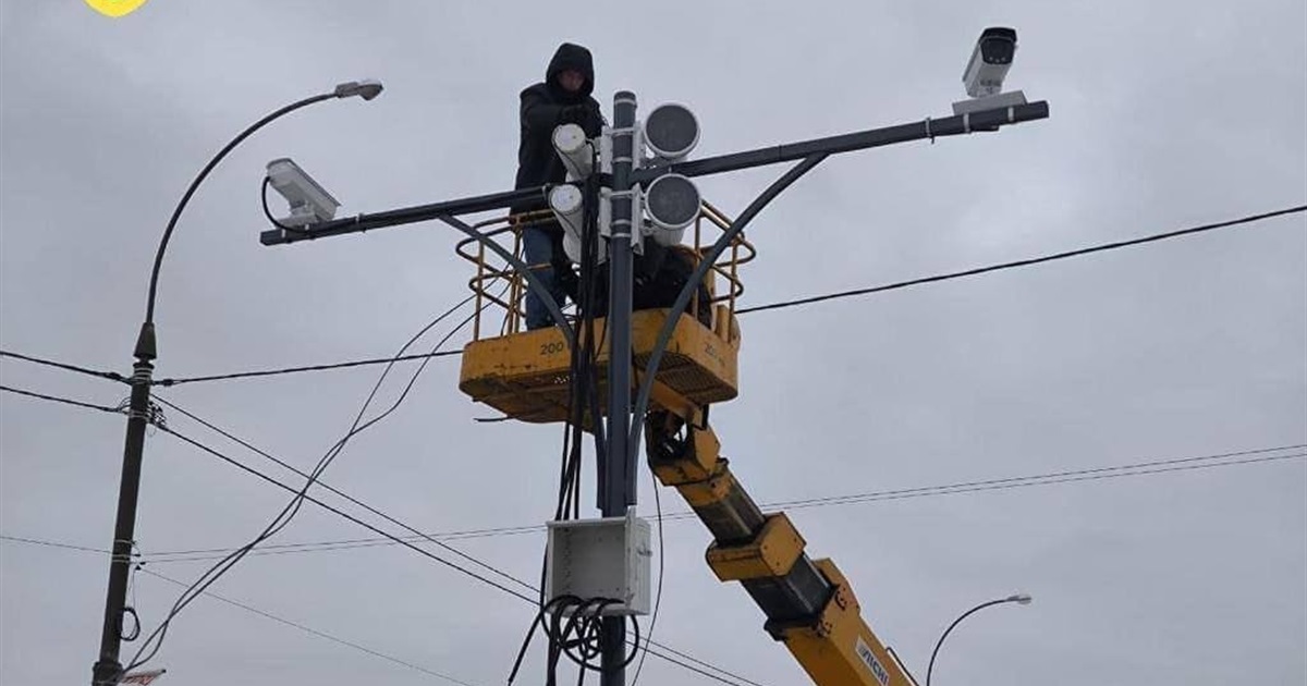 Для зменшення аварійності на дорогах: в мікрорайоні Романівка встановили камери фіксації швидкості