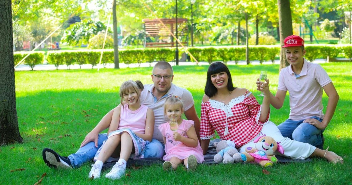 «Родина - наша фортеця». Історія подружжя Сокур-Симоненко: про евакуацію та повернення до Нікополя