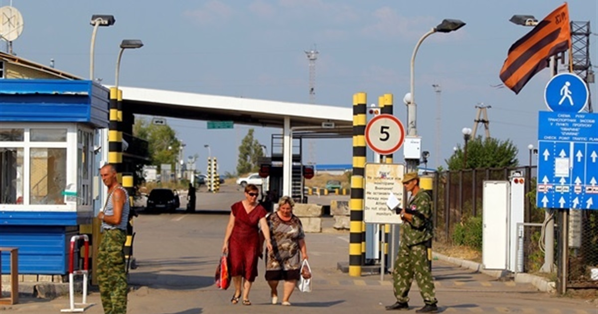Забрали український паспорт в окупації. Як без нього в’їхати на підконтрольну Україні територію?
