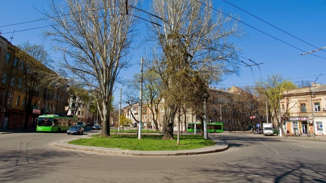 Площа Льва Толстого