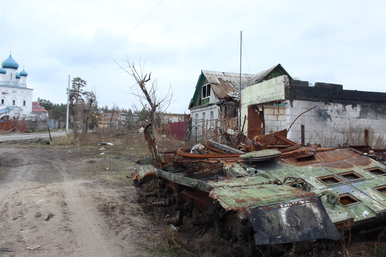 Танки біля двору Мирослави