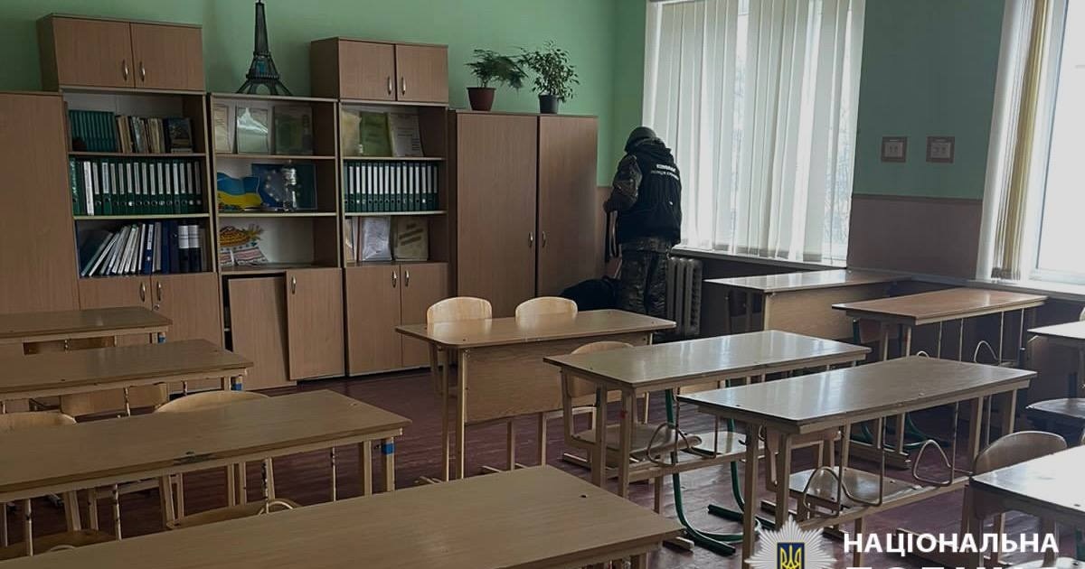 Чому в Бучі вже тричі з початку лютого евакуйовували ліцей? Поліція дала відповіді
