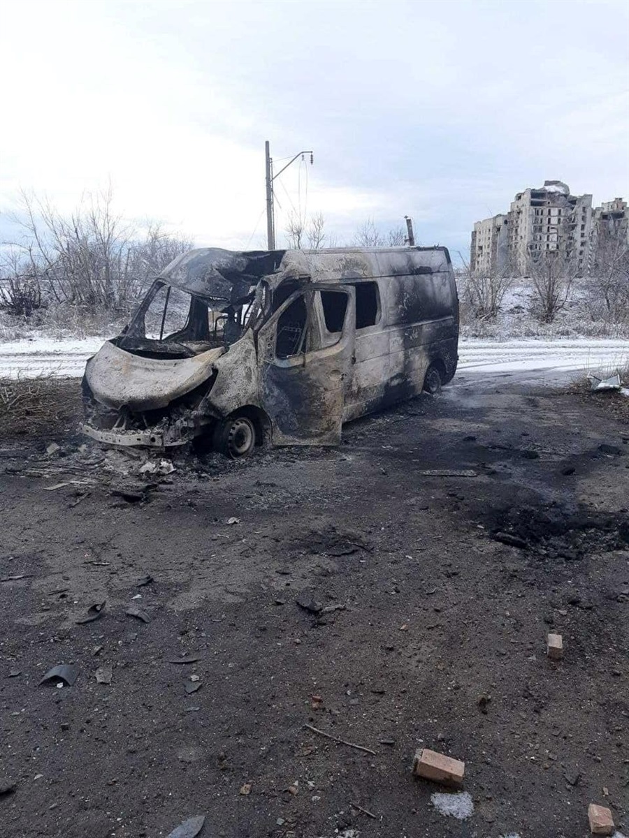 Російські окупанти вдарили дроном по авто вдруге. Тоді авто згоріло вщент