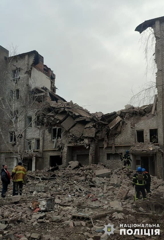 Наслідки авіаудару по багатоповерхівці в Нью-Йорку
