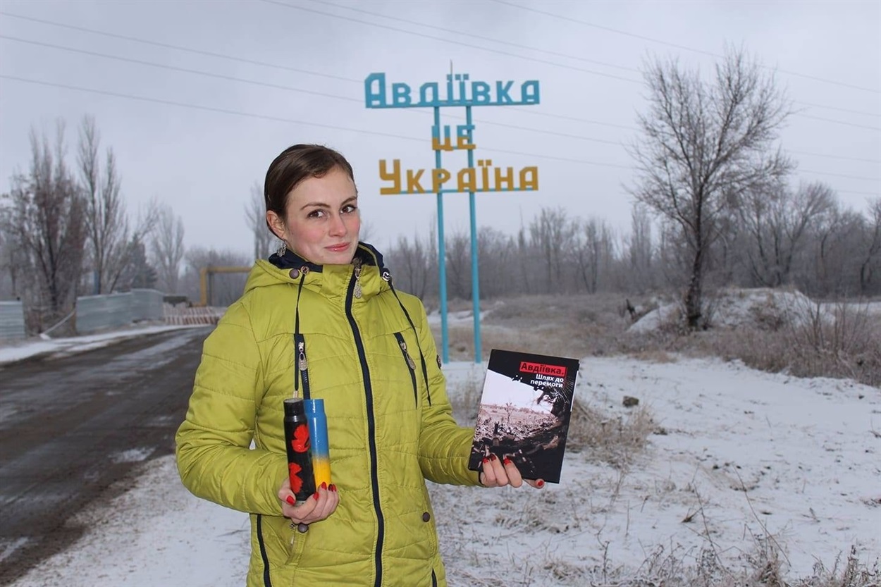 Разом з волонтерами видала книгу про Авдіївку