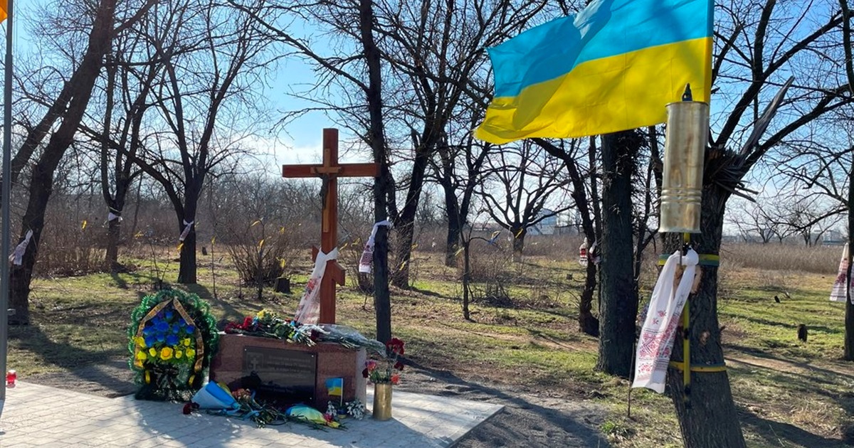 Полеглих у Бузковому Гаю захисників Херсона вшанують меморіалом. На якому етапі його створення?