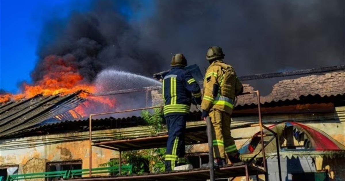 Про рятувальників, що працювали на Херсонщині, зняли фільм. Чого очікувати від «Форми вогню»?