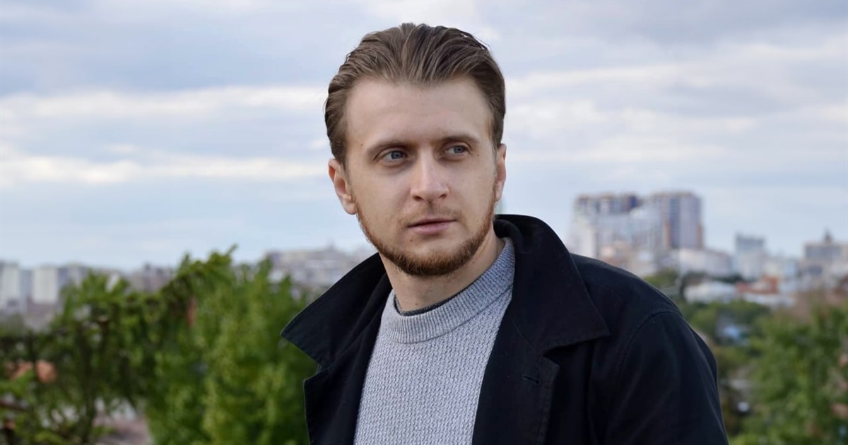 Андрій Гупса видає артжурнал NENKA про війну в Україні. Останній випуск присвятив Маріуполю