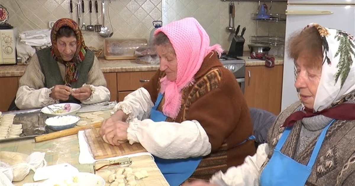 У сусідів: дрони, пропускний режим в міській раді та вареники бійцям на передову