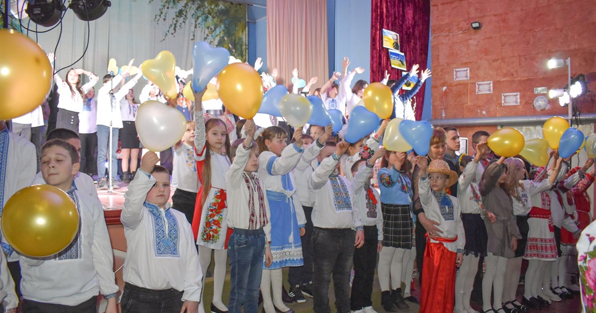 «Буде тобі враже, як Шевченко скаже»: учні Дем’янецької гімназії розповіли історію про Кобзаря ФОТО
