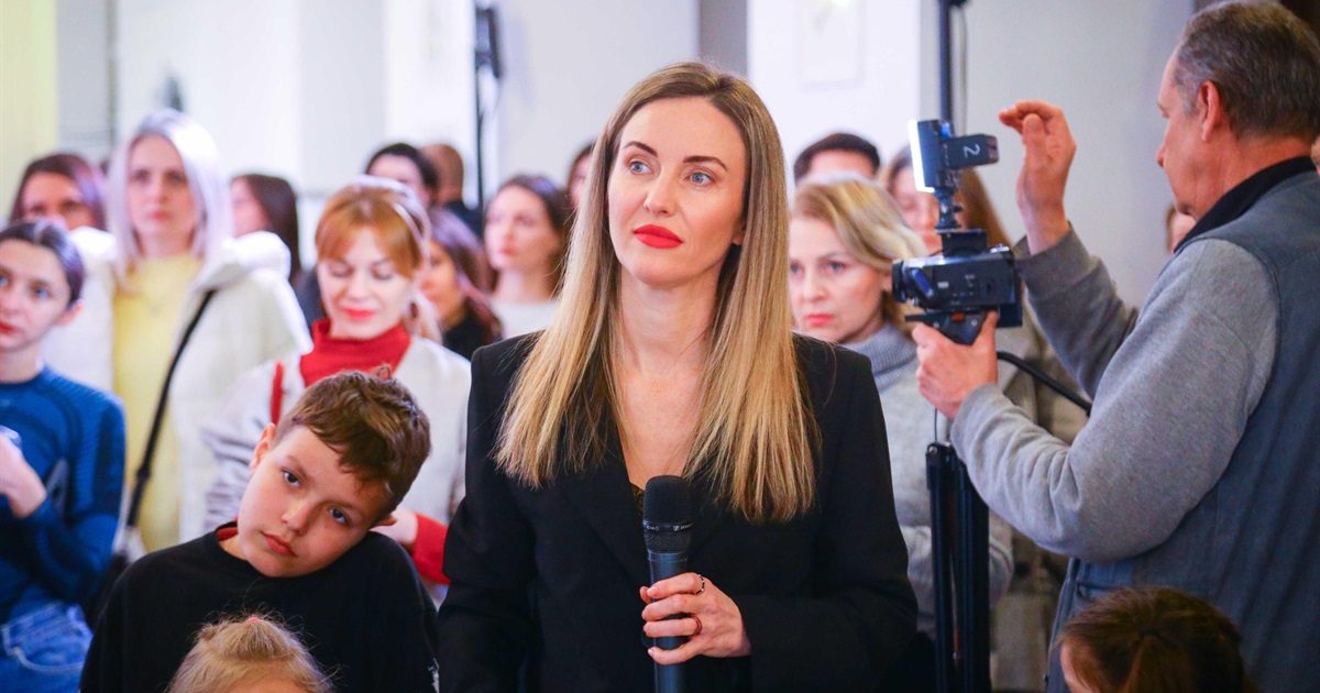Лекції, експозиції та вистави у прифронтовому місті. Культурна місія Льони Радченко в Запоріжжі