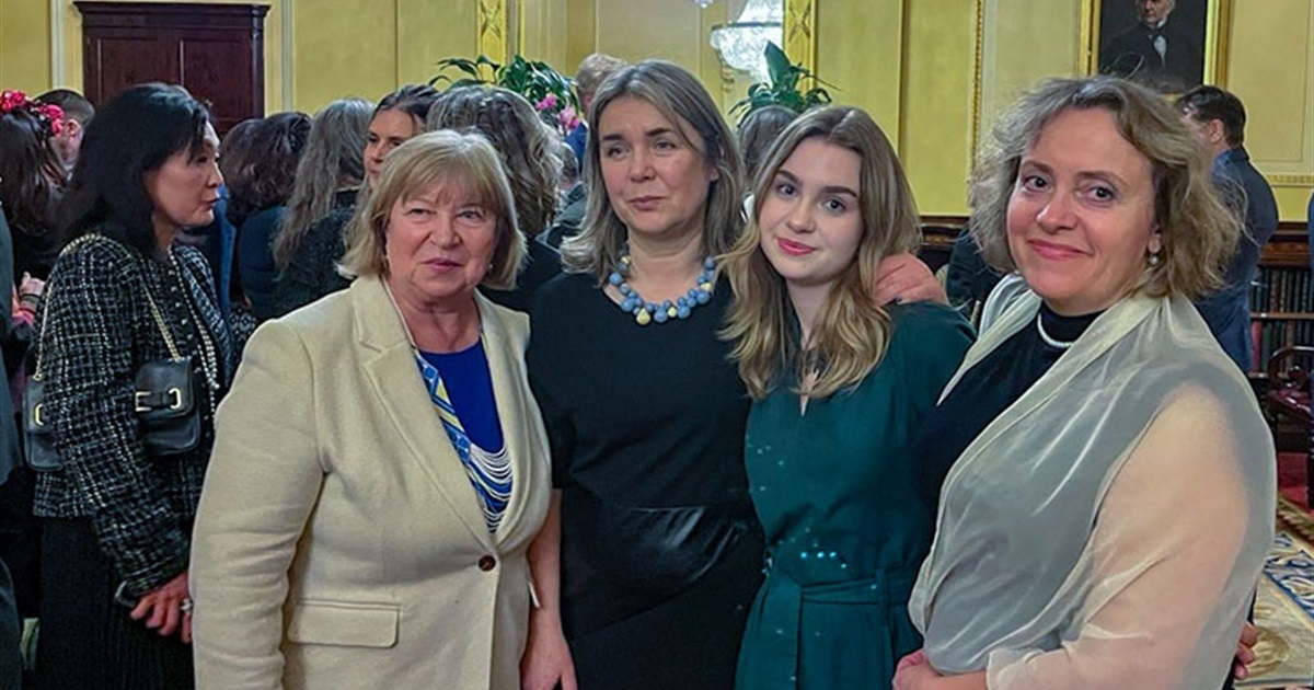 20 історій про життя в окупації. У Лондоні презентували книгу про героїзм херсонців