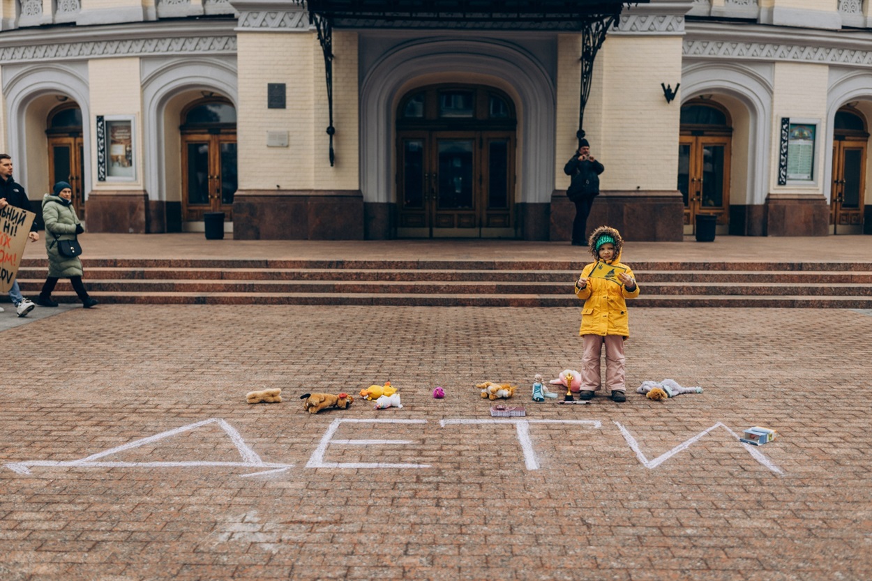 Соломійка перед початком біля театру
