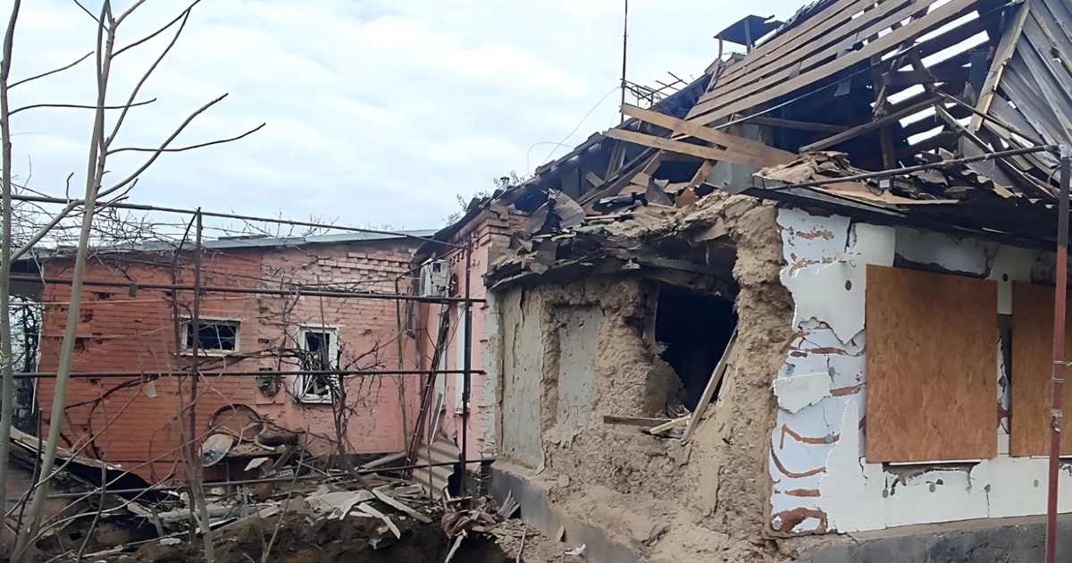 Пошкоджені магазин, комунальне підприємство, є поранений: наслідки російської атаки на місто