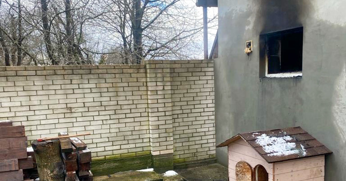 Обікрали та підпалили будинок: поліцейські розкрили злочин, що стався на Ржищівщині