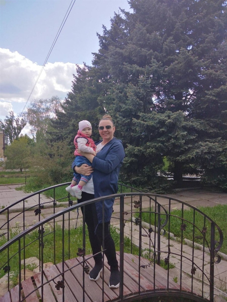 Марина з донькою в рідному Торецьку