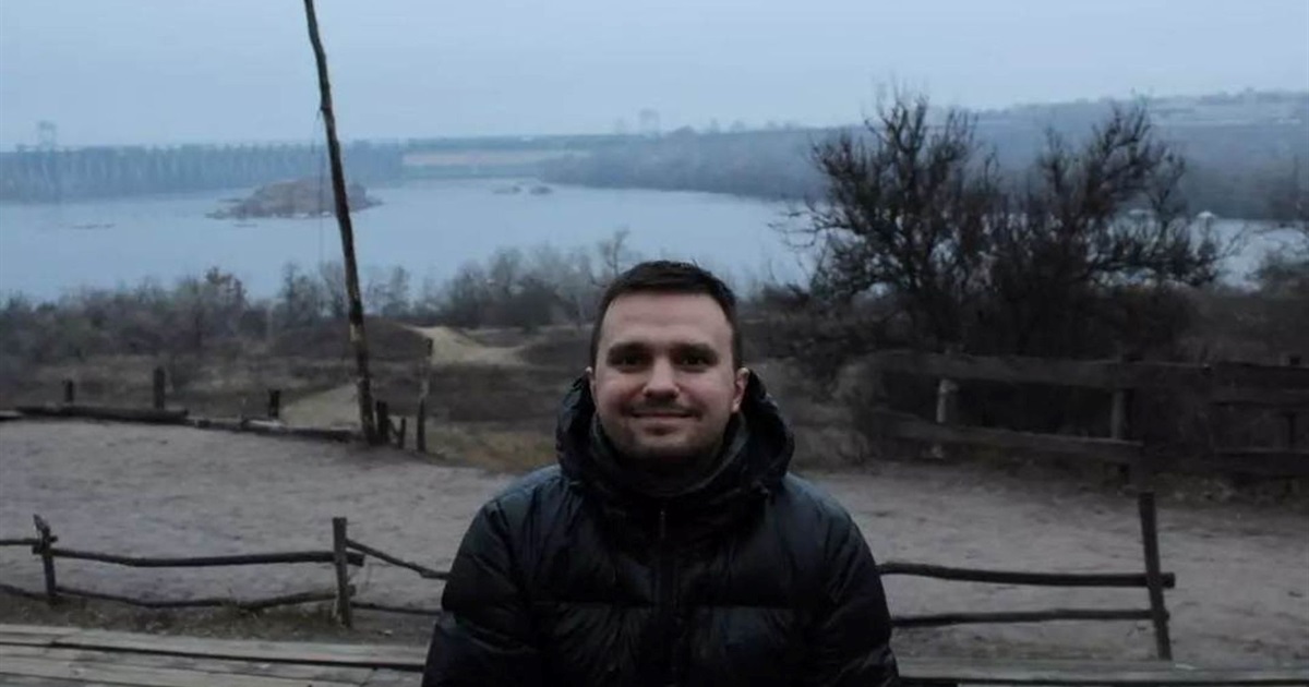 У Запоріжжі провели в останню путь журналіста Олега Шемчука. Він загинув поблизу Бахмута